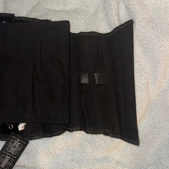 Black velvet steel boned corset - Picture 5 of 11